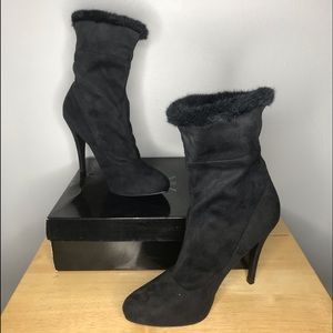 All black Kardashian Kollection with fur heels!!